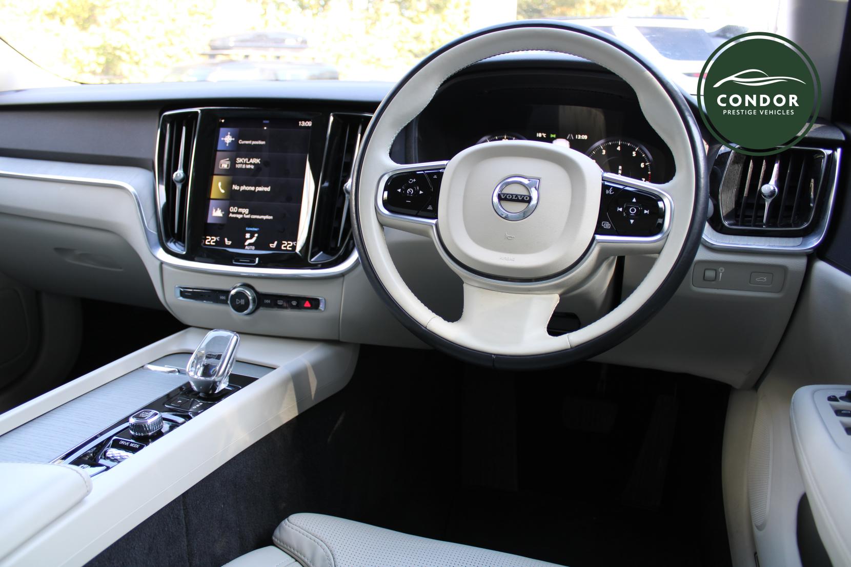 Volvo S60 2.0 B5 MHEV Inscription Saloon 4dr Petrol Hybrid Auto Euro 6 (s/s) (250 ps)