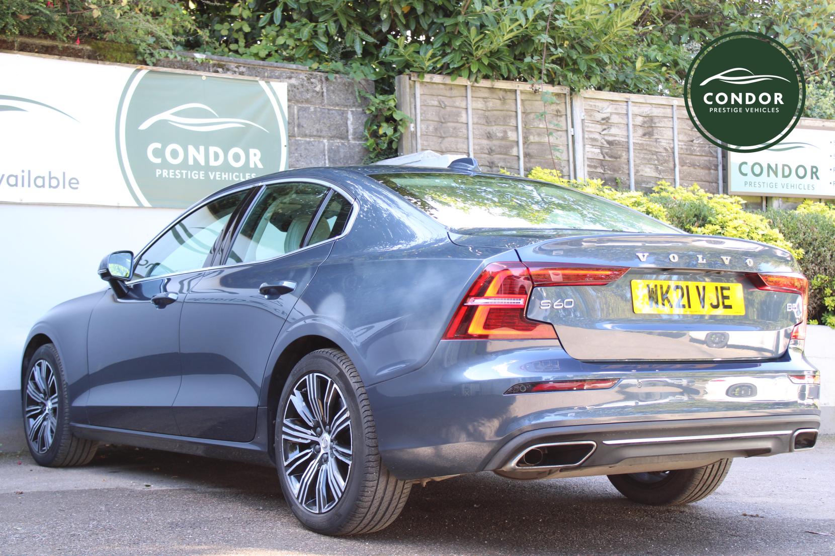 Volvo S60 2.0 B5 MHEV Inscription Saloon 4dr Petrol Hybrid Auto Euro 6 (s/s) (250 ps)