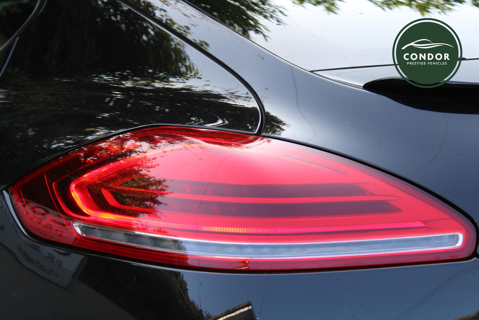 Porsche Panamera 3.0D V6 Hatchback 5dr Diesel TiptronicS Euro 5 (s/s) (300 ps)