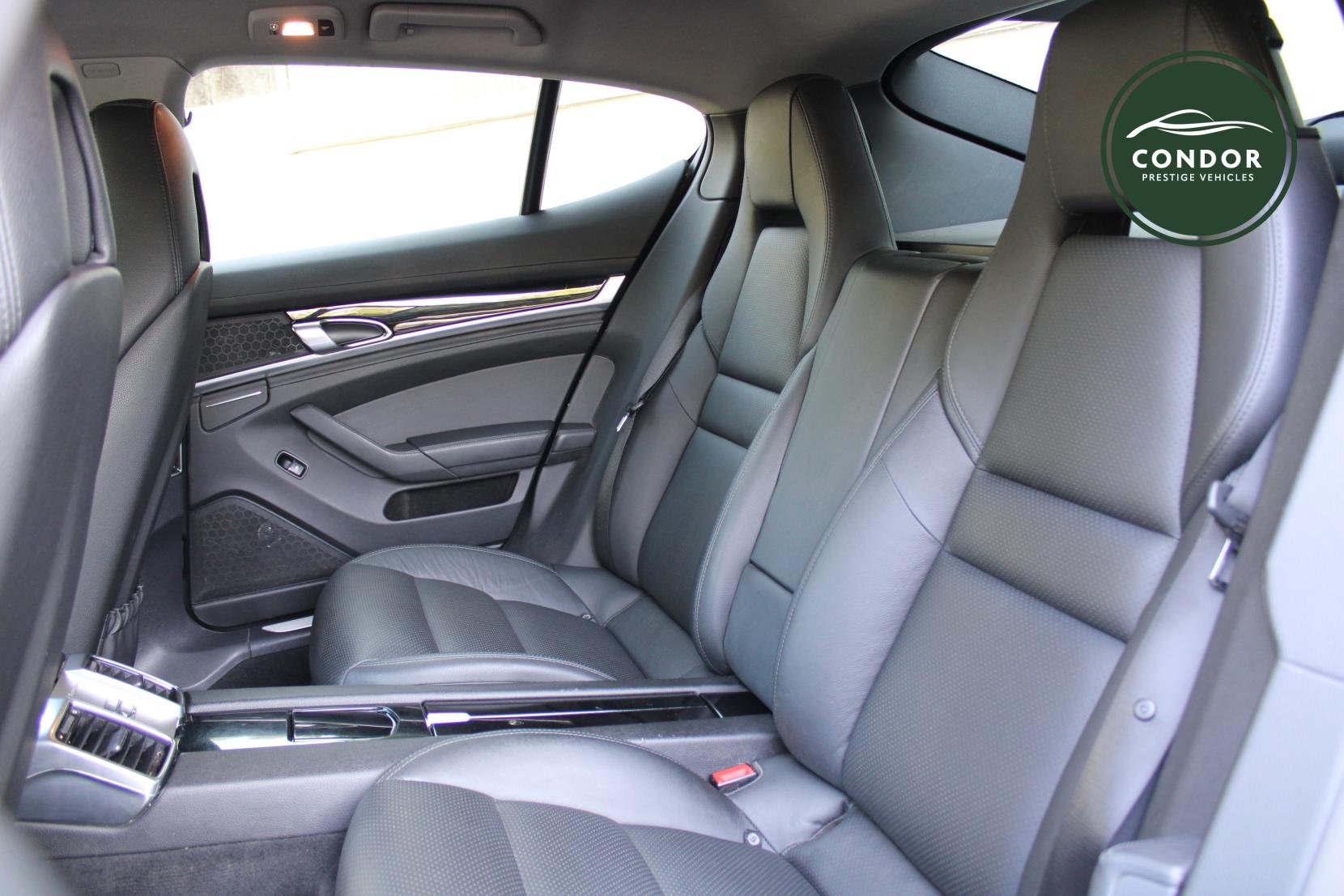 Porsche Panamera 3.0D V6 Hatchback 5dr Diesel TiptronicS Euro 5 (s/s) (300 ps)