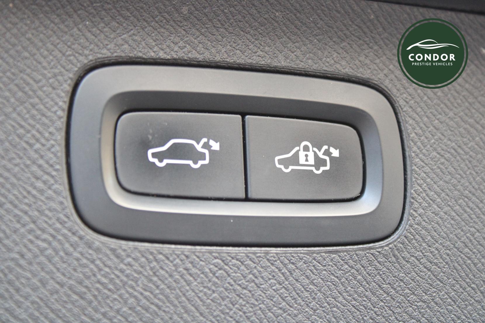 Volvo XC90 2.0h T8 Twin Engine Recharge 11.6kWh Inscription Pro SUV 5dr Petrol Plug-in Hybrid Auto 4WD Euro 6 (s/s) (390 ps)