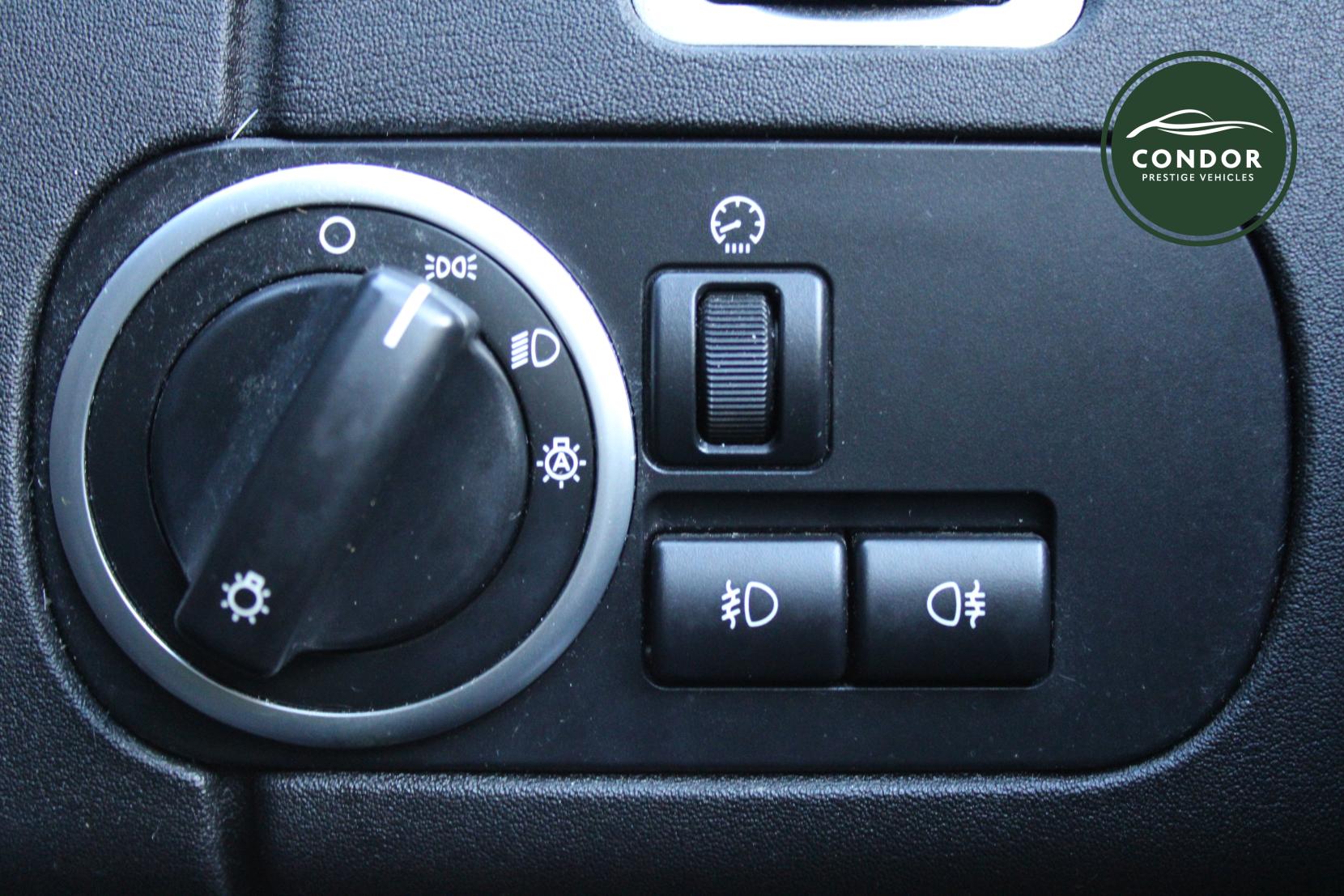 Land Rover Discovery 4 3.0 SD V6 HSE Luxury SUV 5dr Diesel Auto 4WD Euro 5 (s/s) (255 bhp)