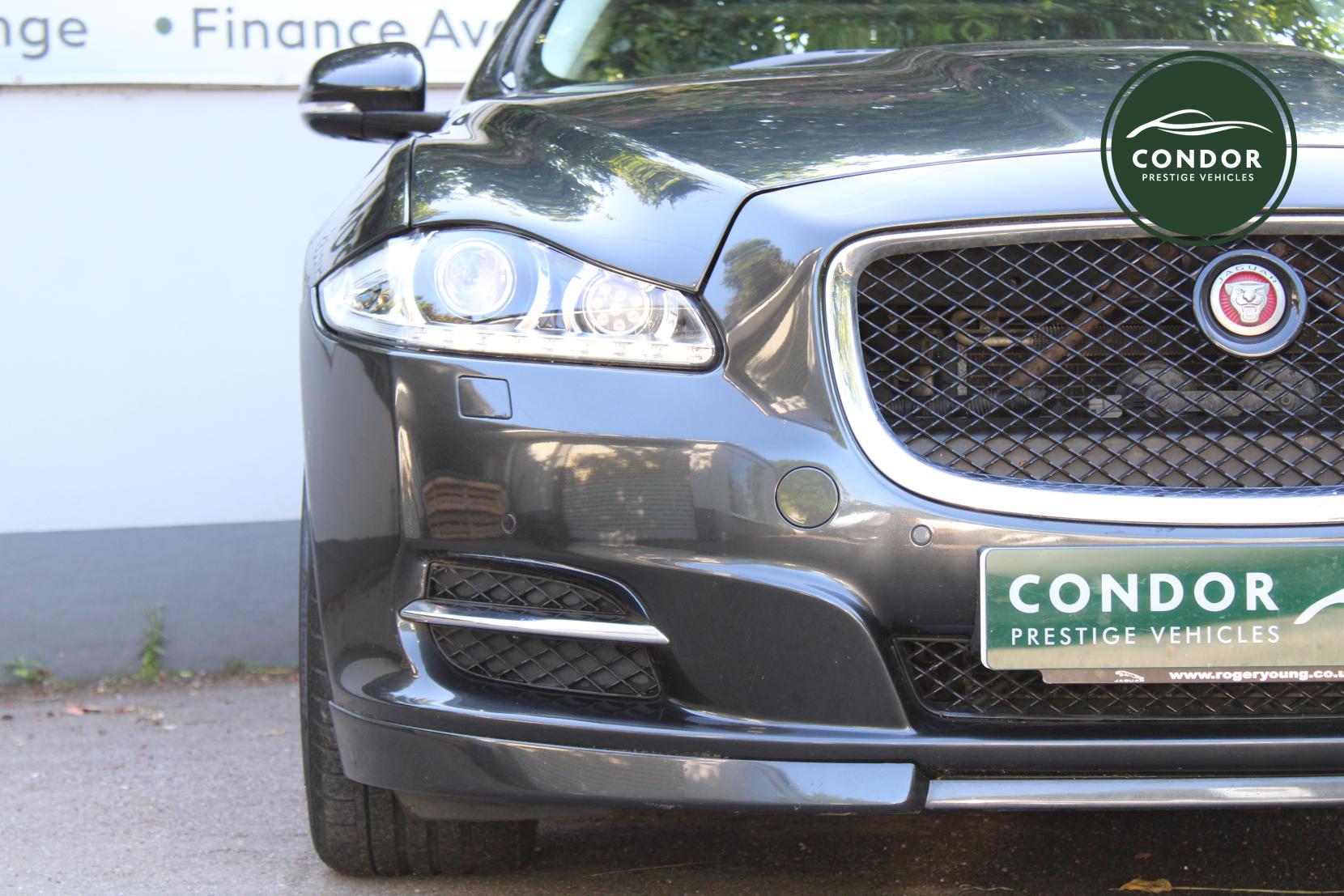 Jaguar XJ 3.0 V6 Portfolio Saloon 4dr Petrol Auto Euro 5 (s/s) (LWB) (340 ps)