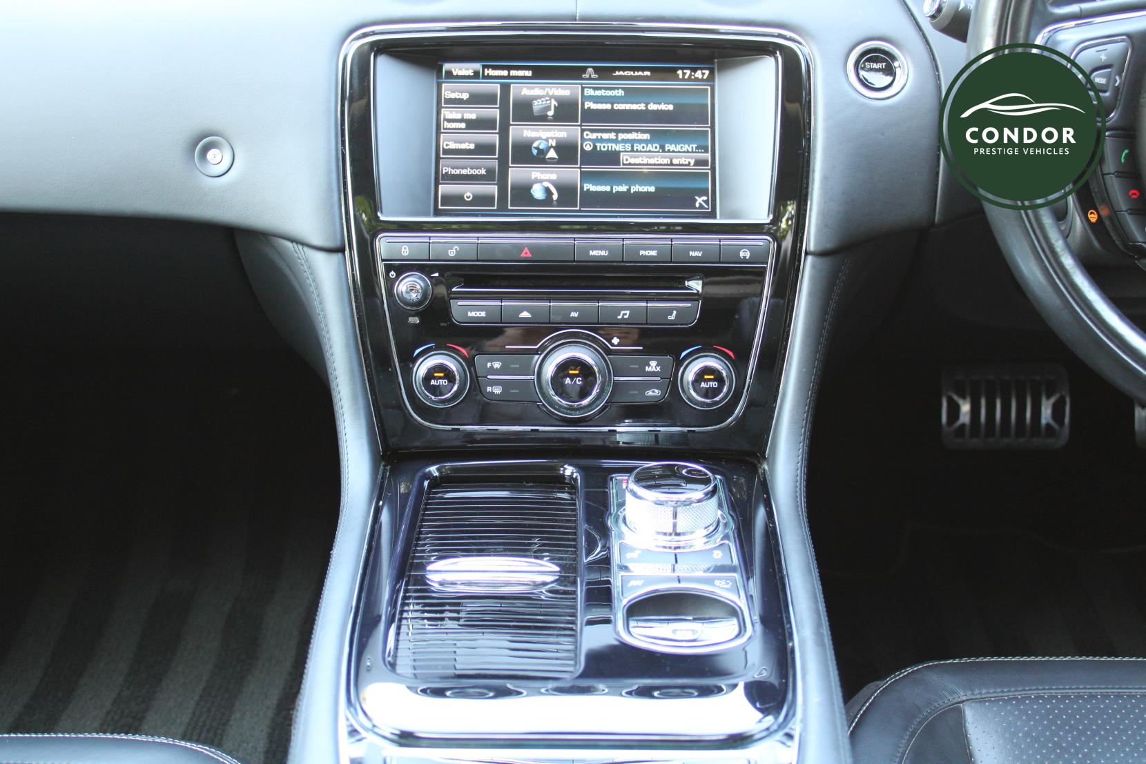 Jaguar XJ 3.0 V6 Portfolio Saloon 4dr Petrol Auto Euro 5 (s/s) (LWB) (340 ps)