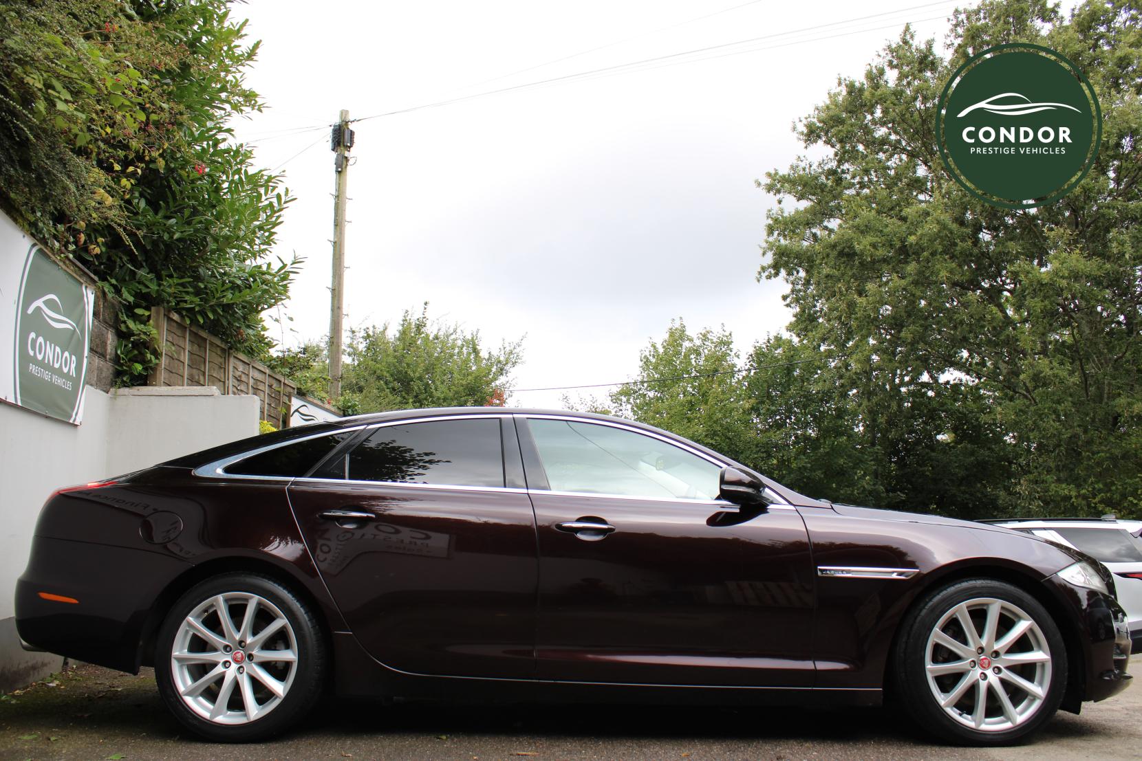 Jaguar XJ 3.0d V6 Luxury Saloon 4dr Diesel Auto Euro 5 (s/s) (275 ps)