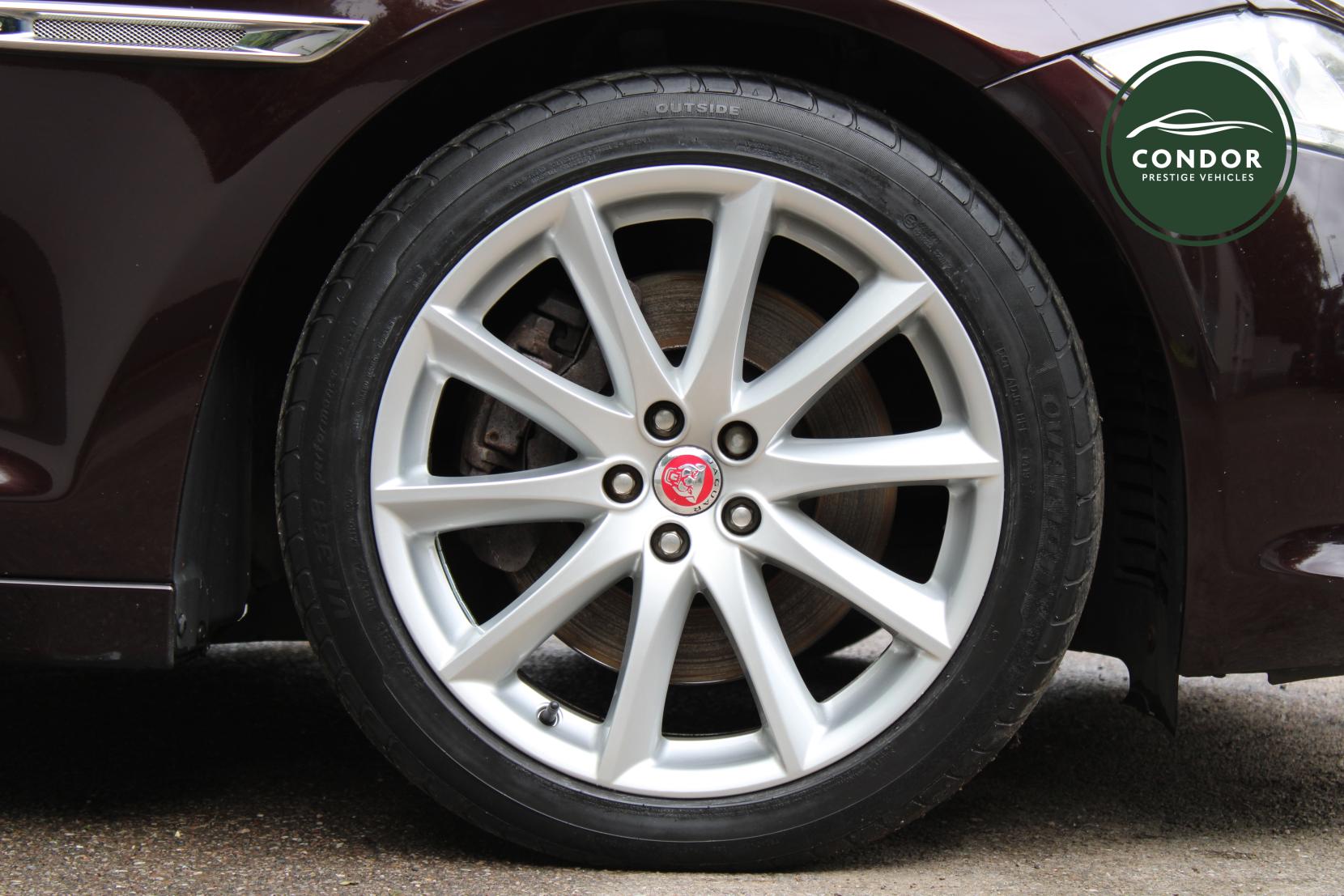 Jaguar XJ 3.0d V6 Luxury Saloon 4dr Diesel Auto Euro 5 (s/s) (275 ps)