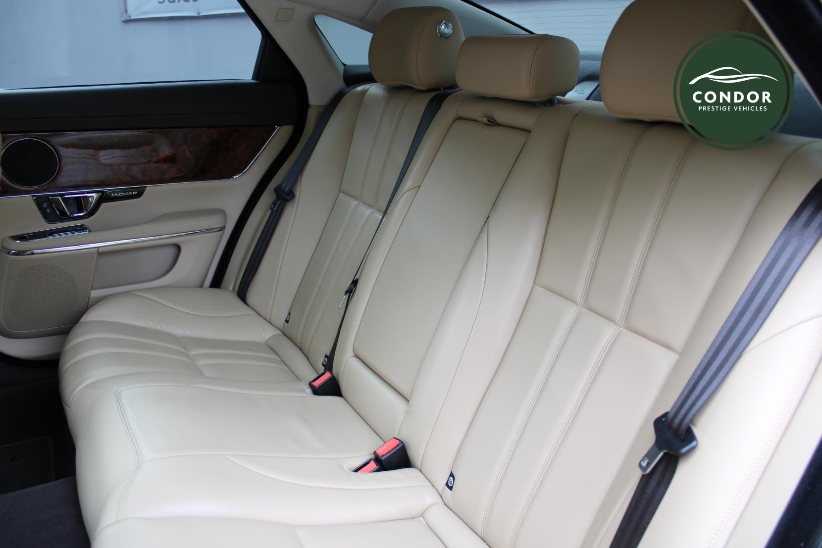 Jaguar XJ 3.0d V6 Luxury Saloon 4dr Diesel Auto Euro 5 (s/s) (275 ps)