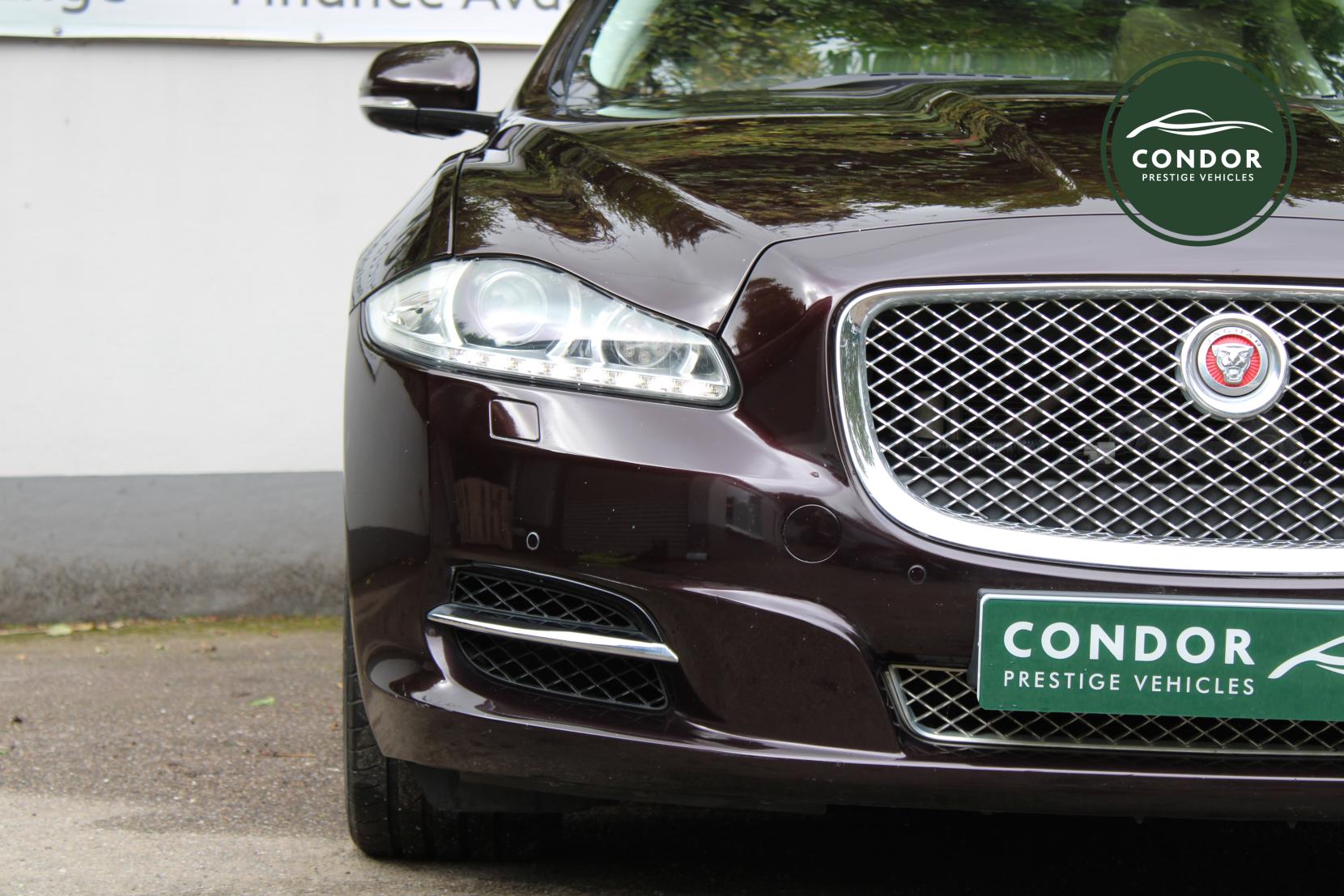 Jaguar XJ 3.0d V6 Luxury Saloon 4dr Diesel Auto Euro 5 (s/s) (275 ps)