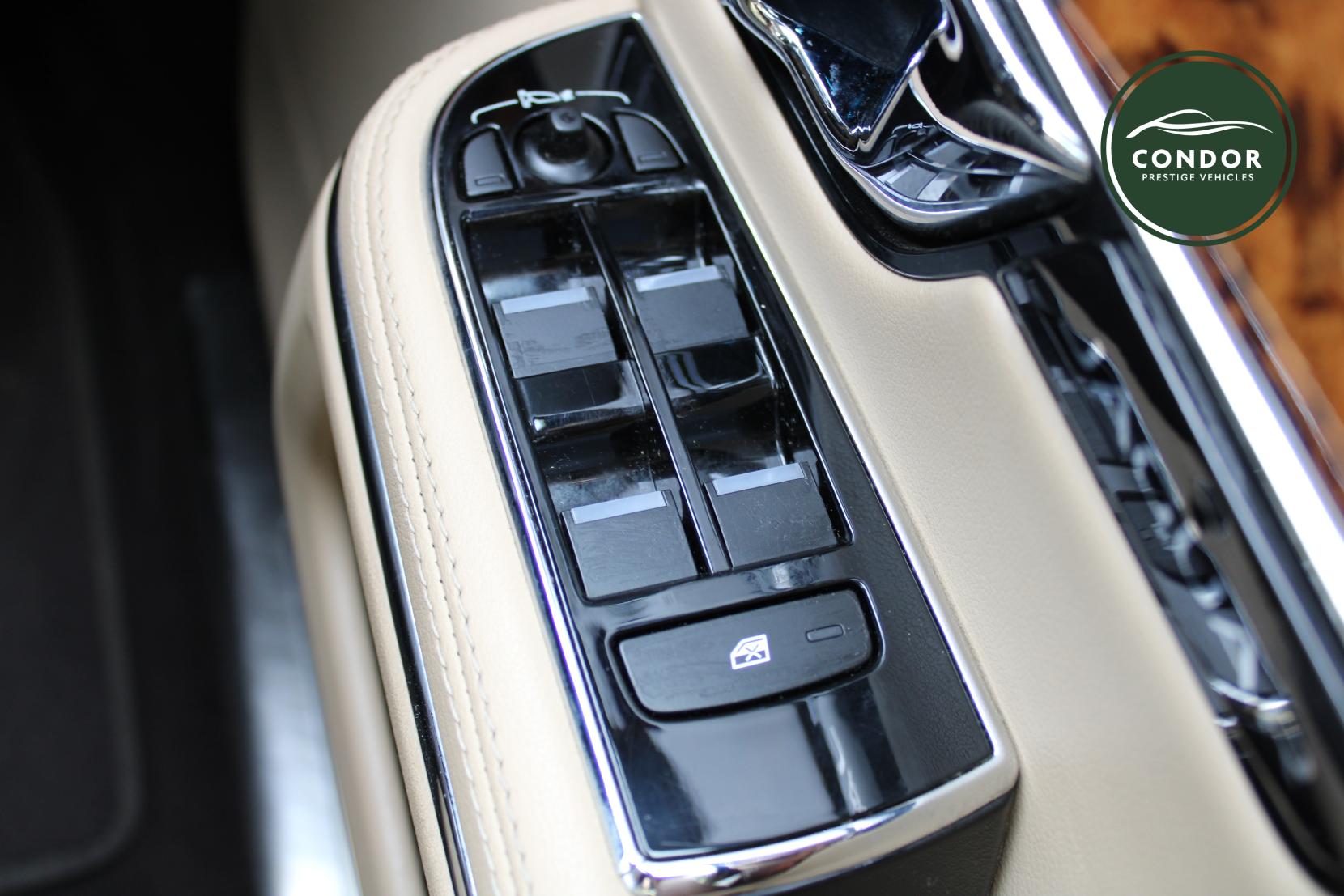 Jaguar XJ 3.0d V6 Luxury Saloon 4dr Diesel Auto Euro 5 (s/s) (275 ps)