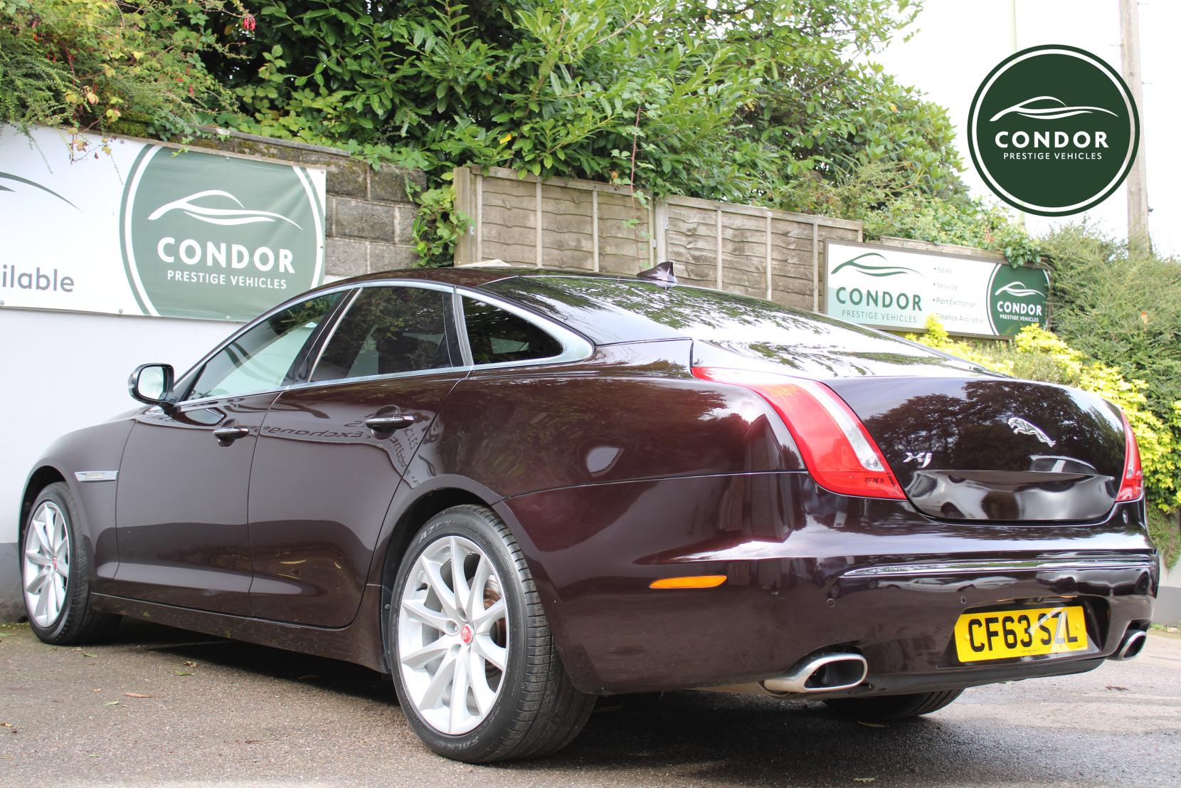 Jaguar XJ 3.0d V6 Luxury Saloon 4dr Diesel Auto Euro 5 (s/s) (275 ps)