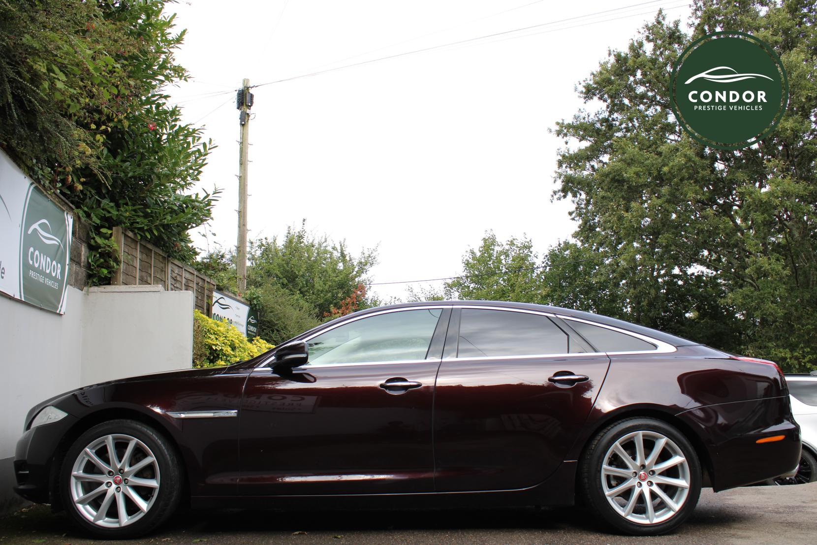 Jaguar XJ 3.0d V6 Luxury Saloon 4dr Diesel Auto Euro 5 (s/s) (275 ps)