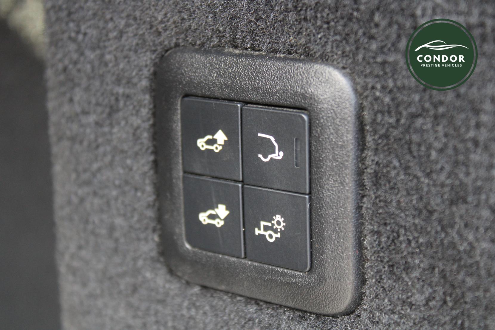 Land Rover Range Rover Sport 4.4 SD V8 Autobiography Dynamic SUV 5dr Diesel Auto 4WD Euro 6 (s/s) (339 ps)