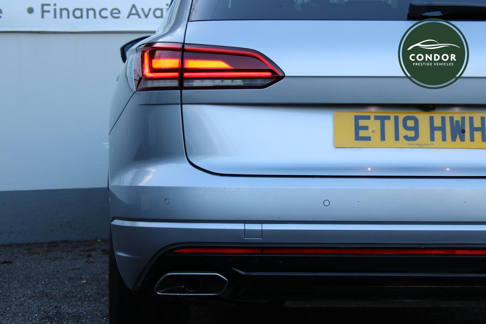 Volkswagen Touareg 3.0 TDI V6 R-Line Tech SUV 5dr Diesel Tiptronic 4Motion Euro 6 (s/s) (286 ps)