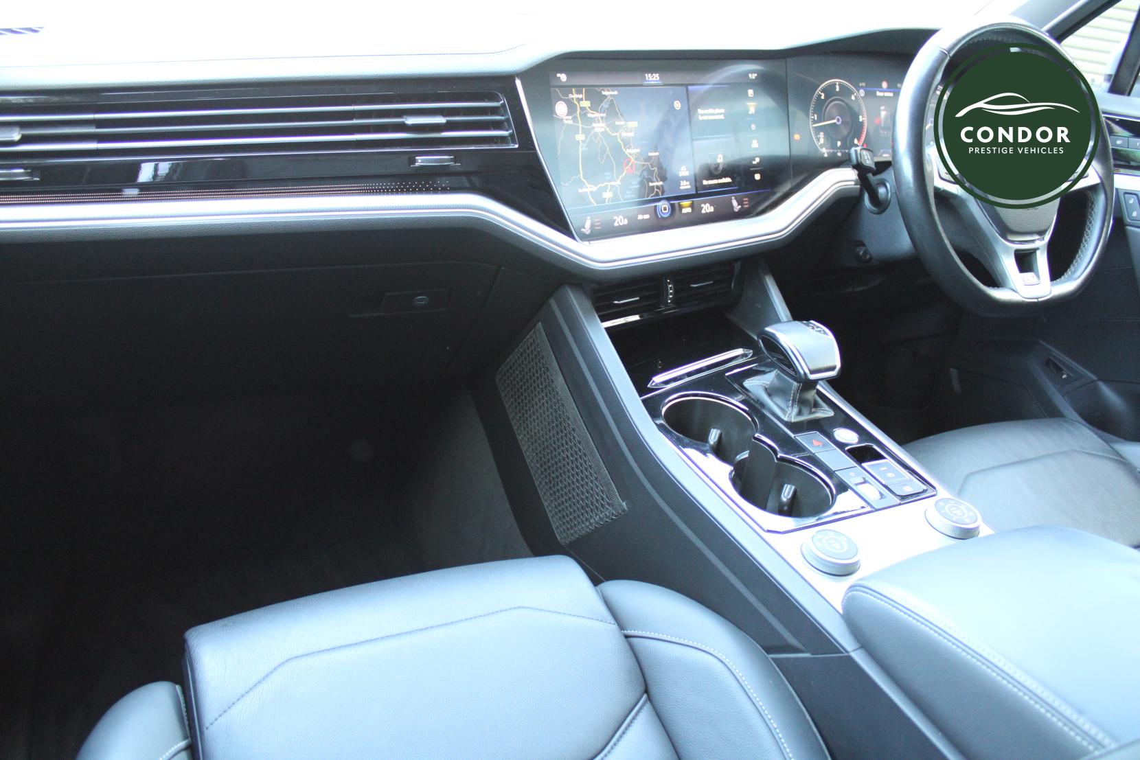 Volkswagen Touareg 3.0 TDI V6 R-Line Tech SUV 5dr Diesel Tiptronic 4Motion Euro 6 (s/s) (286 ps)