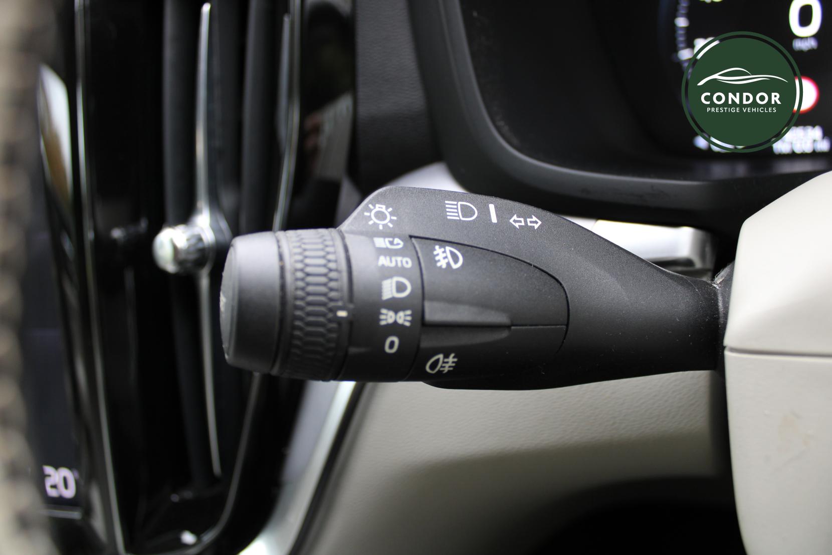 Volvo V60 Cross Country 2.0 T5 Plus Estate 5dr Petrol Auto AWD Euro 6 (s/s) (250 ps)