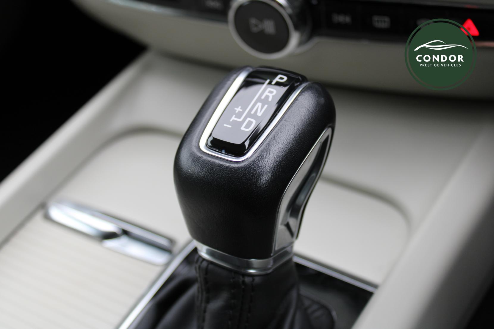 Volvo V60 Cross Country 2.0 T5 Plus Estate 5dr Petrol Auto AWD Euro 6 (s/s) (250 ps)