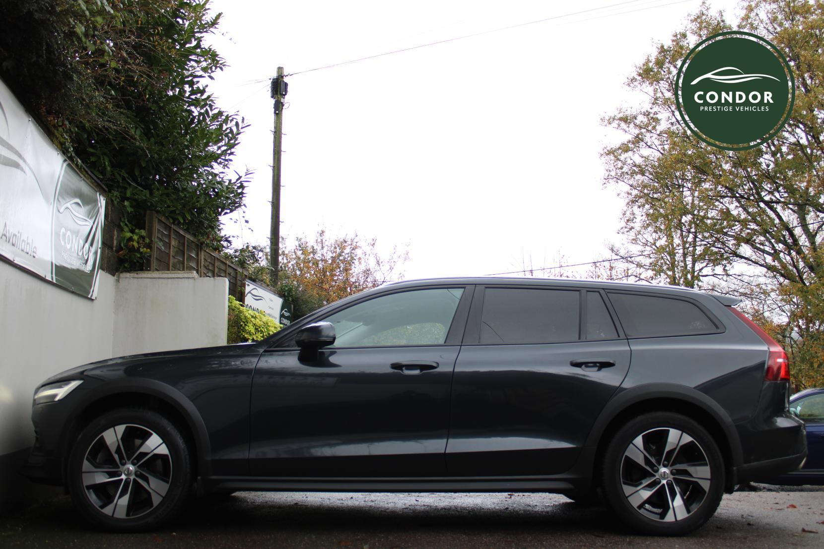 Volvo V60 Cross Country 2.0 T5 Plus Estate 5dr Petrol Auto AWD Euro 6 (s/s) (250 ps)