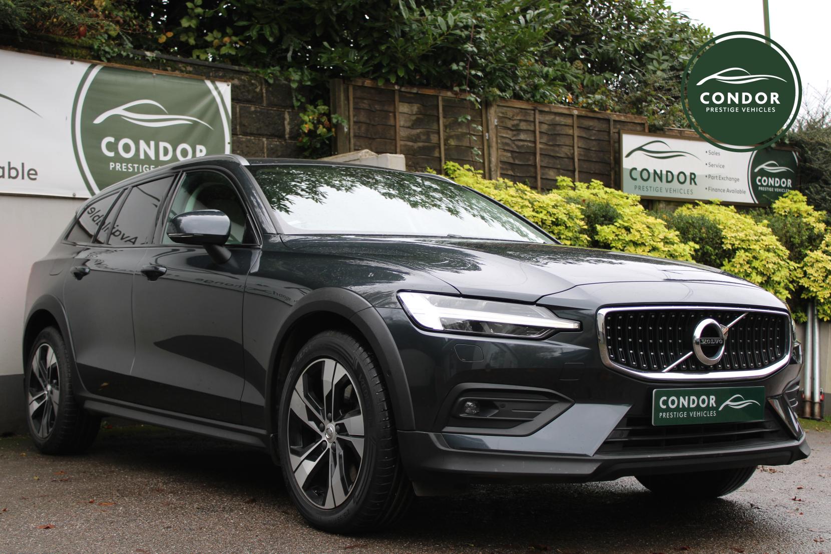 Volvo V60 Cross Country 2.0 T5 Plus Estate 5dr Petrol Auto AWD Euro 6 (s/s) (250 ps)