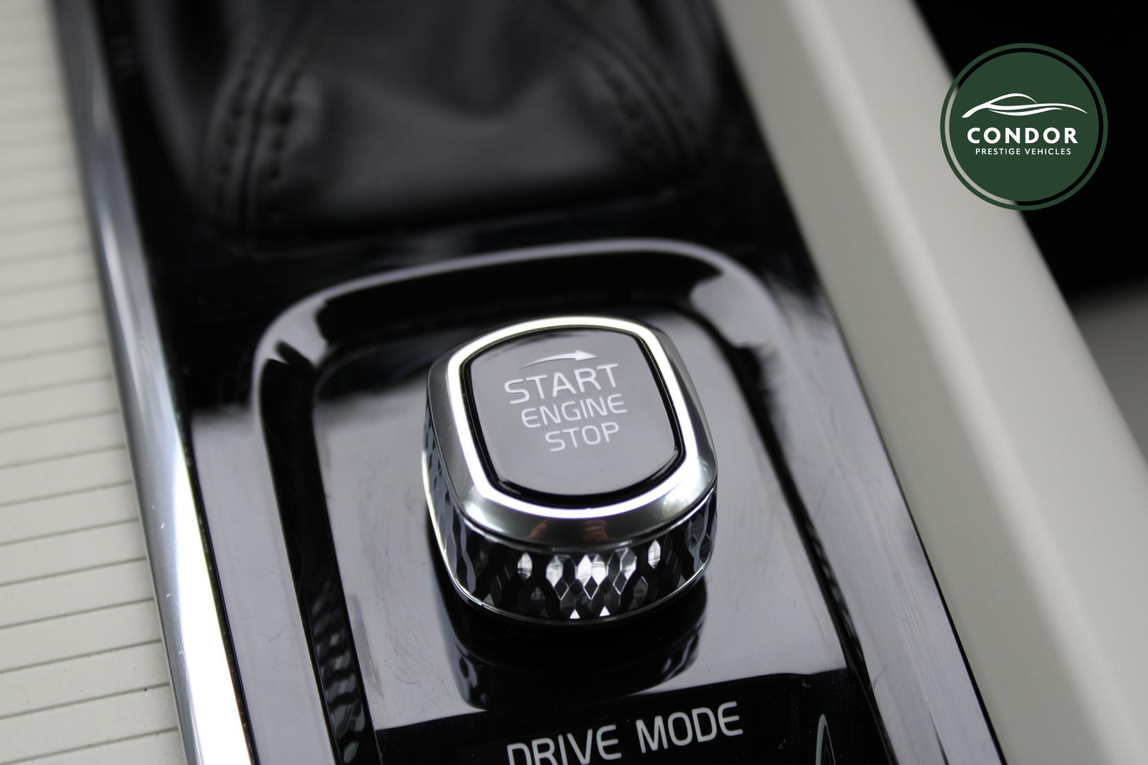 Volvo V60 Cross Country 2.0 T5 Plus Estate 5dr Petrol Auto AWD Euro 6 (s/s) (250 ps)