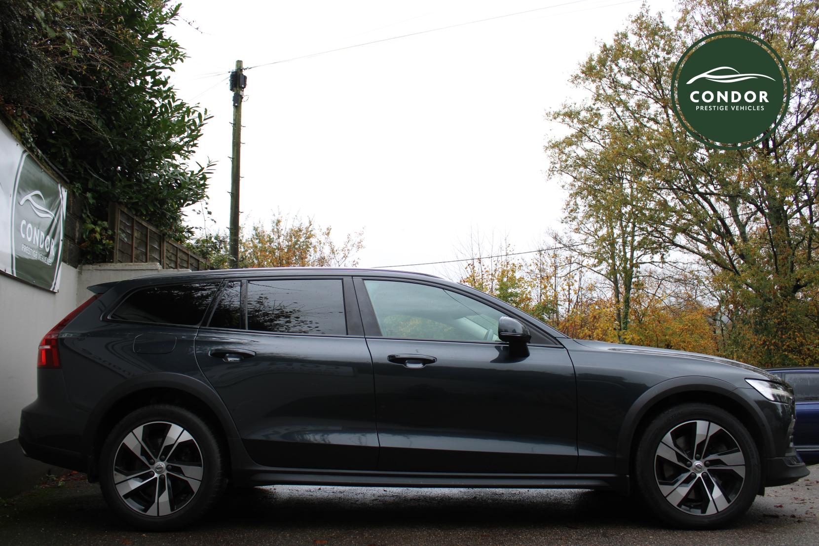 Volvo V60 Cross Country 2.0 T5 Plus Estate 5dr Petrol Auto AWD Euro 6 (s/s) (250 ps)