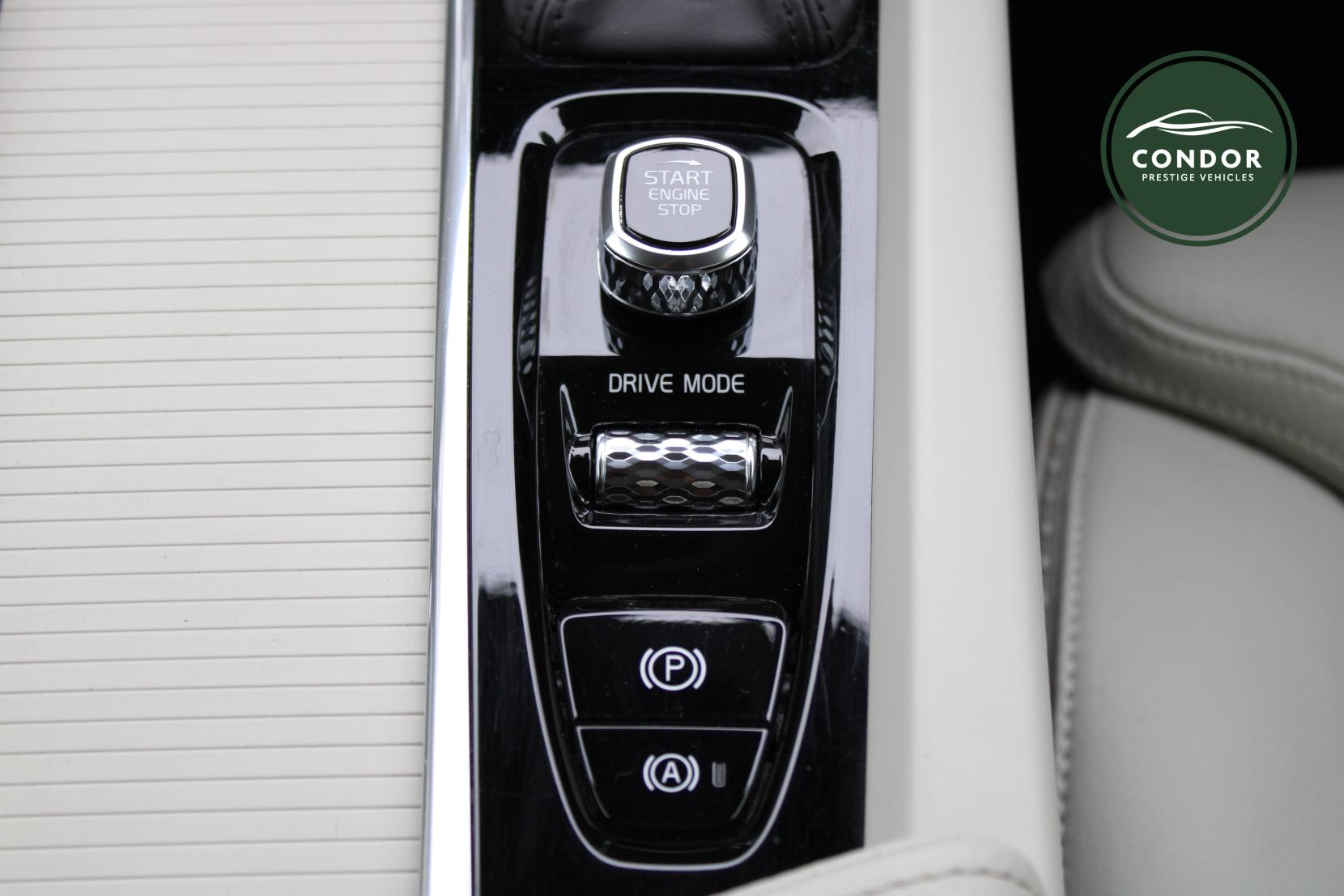 Volvo V60 Cross Country 2.0 T5 Plus Estate 5dr Petrol Auto AWD Euro 6 (s/s) (250 ps)