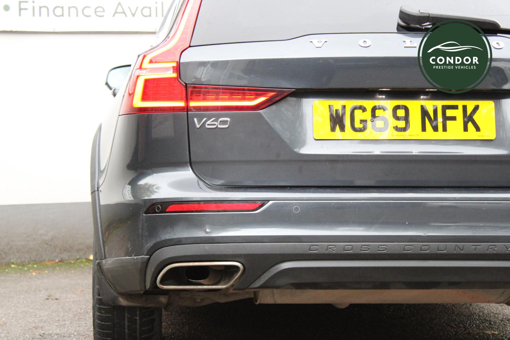 Volvo V60 Cross Country 2.0 T5 Plus Estate 5dr Petrol Auto AWD Euro 6 (s/s) (250 ps)
