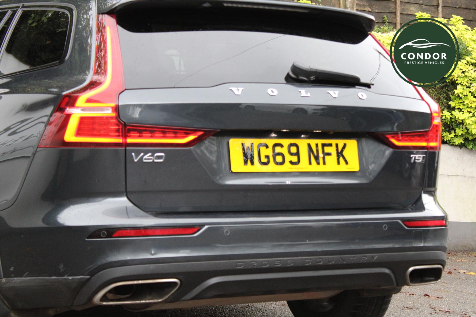 Volvo V60 Cross Country 2.0 T5 Plus Estate 5dr Petrol Auto AWD Euro 6 (s/s) (250 ps)