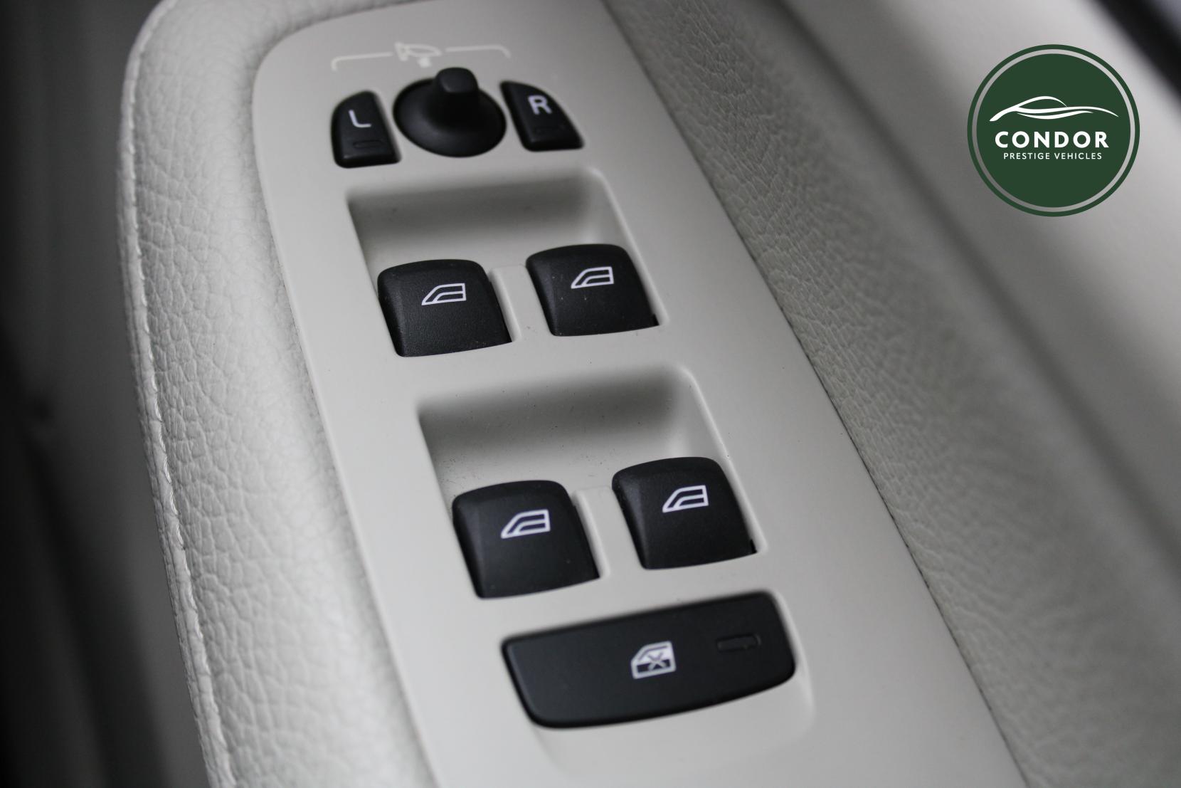 Volvo V60 Cross Country 2.0 T5 Plus Estate 5dr Petrol Auto AWD Euro 6 (s/s) (250 ps)