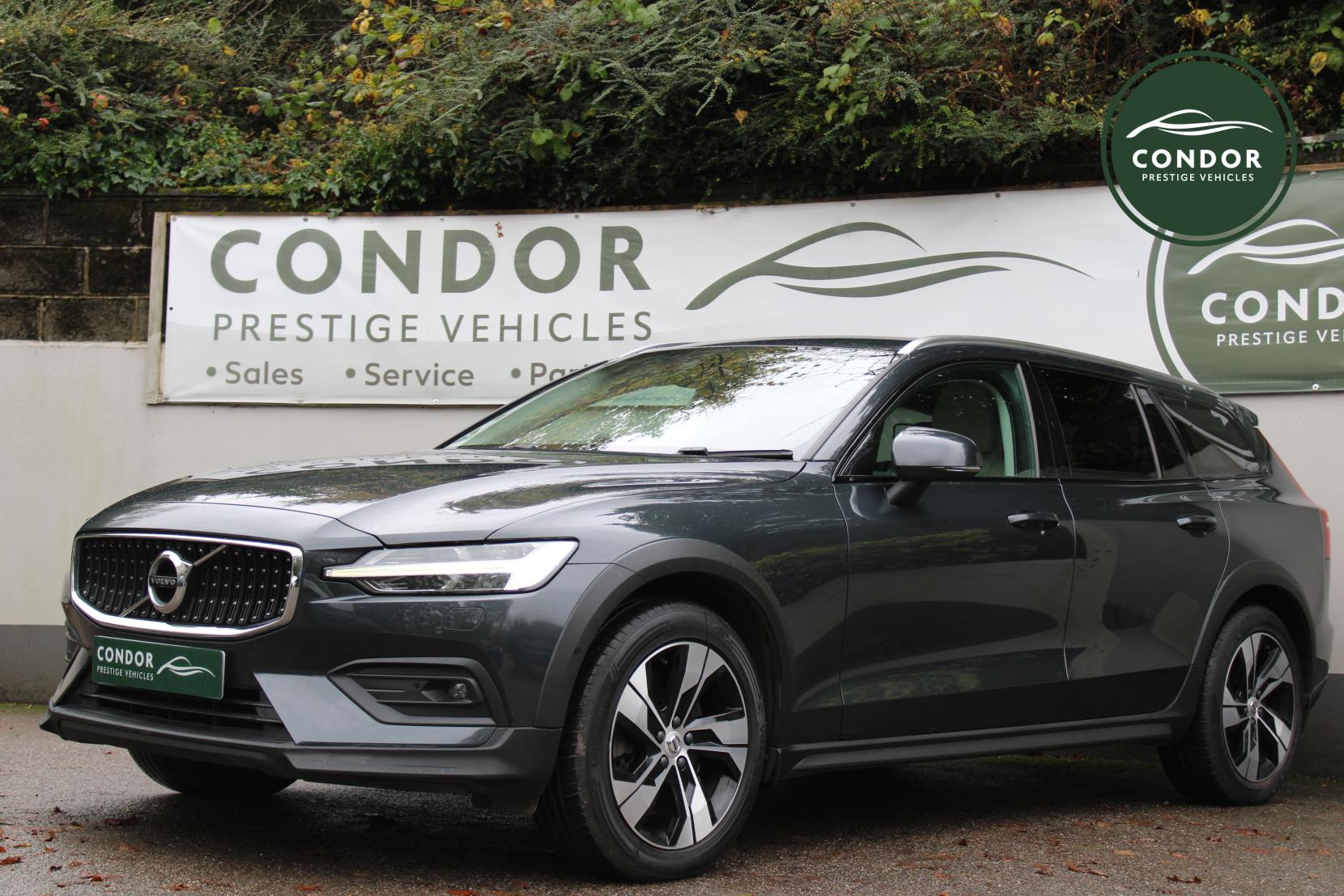 Volvo V60 Cross Country 2.0 T5 Plus Estate 5dr Petrol Auto AWD Euro 6 (s/s) (250 ps)