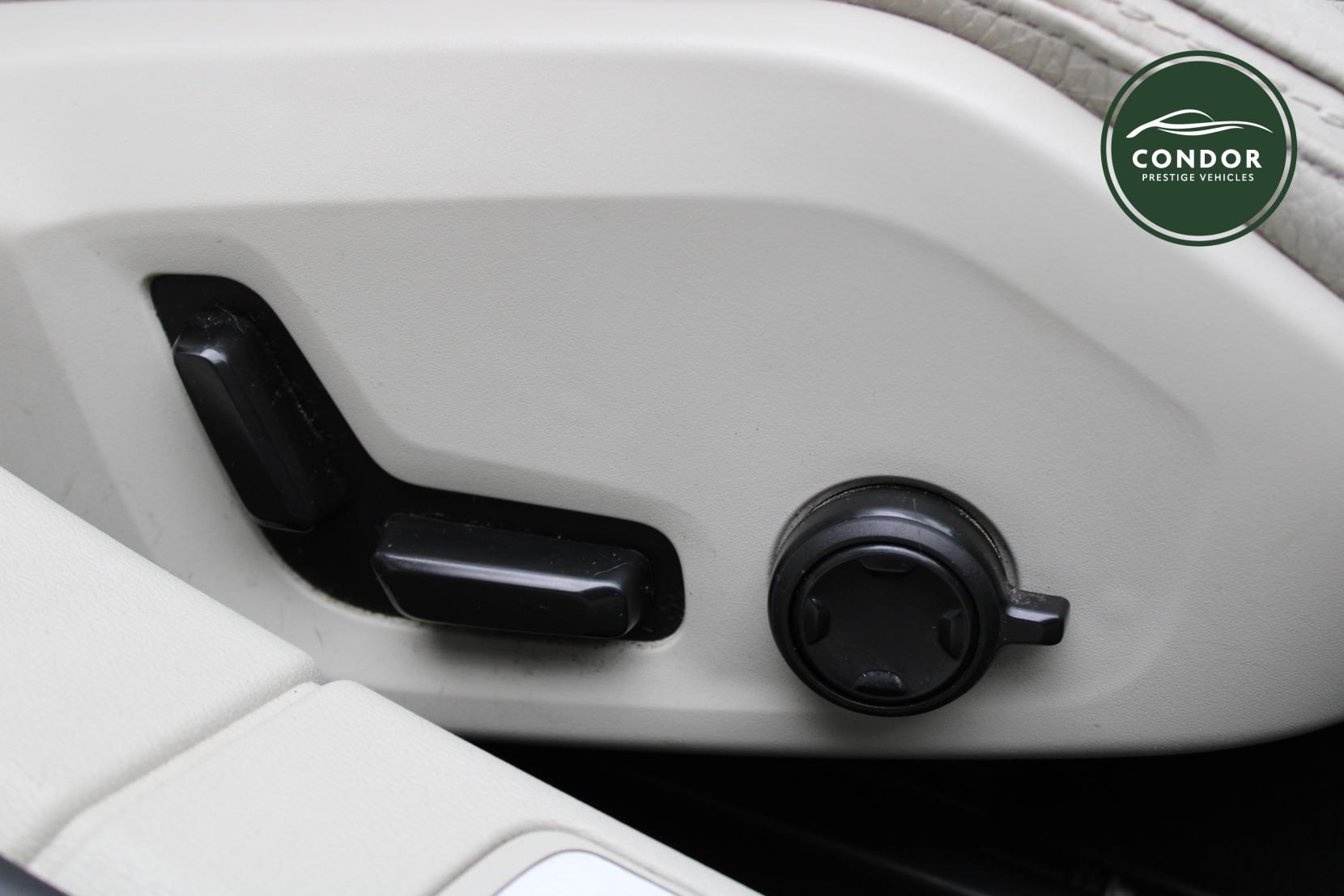 Volvo V60 Cross Country 2.0 T5 Plus Estate 5dr Petrol Auto AWD Euro 6 (s/s) (250 ps)