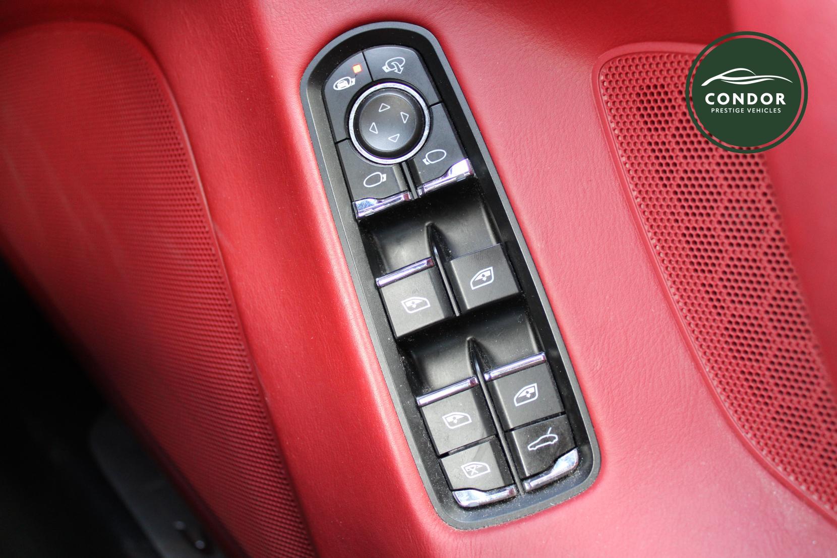 Porsche Panamera 3.0 V6 E-Hybrid S Hatchback 5dr Petrol Plug-in Hybrid TiptronicS Euro 5 (s/s) (416 ps)