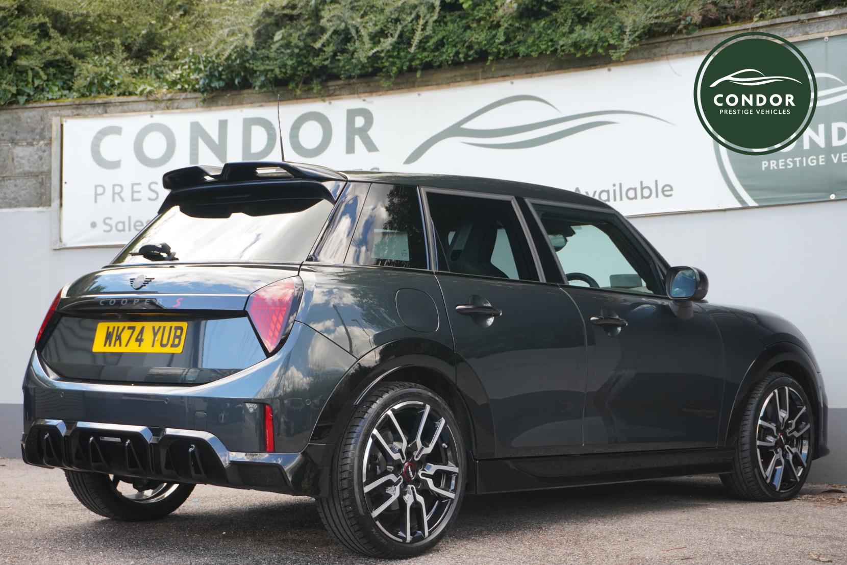 MINI Cooper 2.0S Sport Hatchback 5dr Petrol Steptronic Euro 6 (s/s) (204 ps)