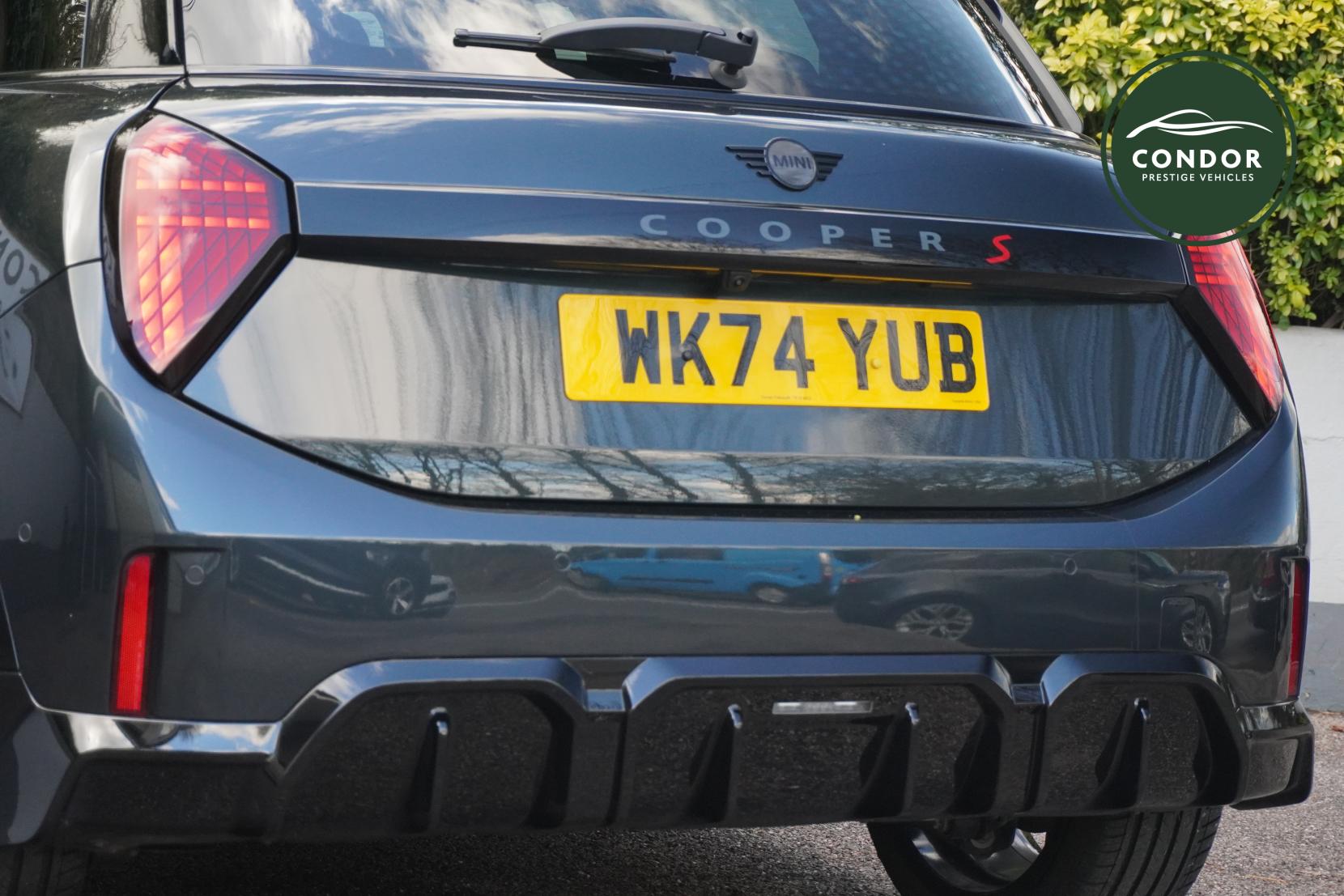 MINI Cooper 2.0S Sport Hatchback 5dr Petrol Steptronic Euro 6 (s/s) (204 ps)