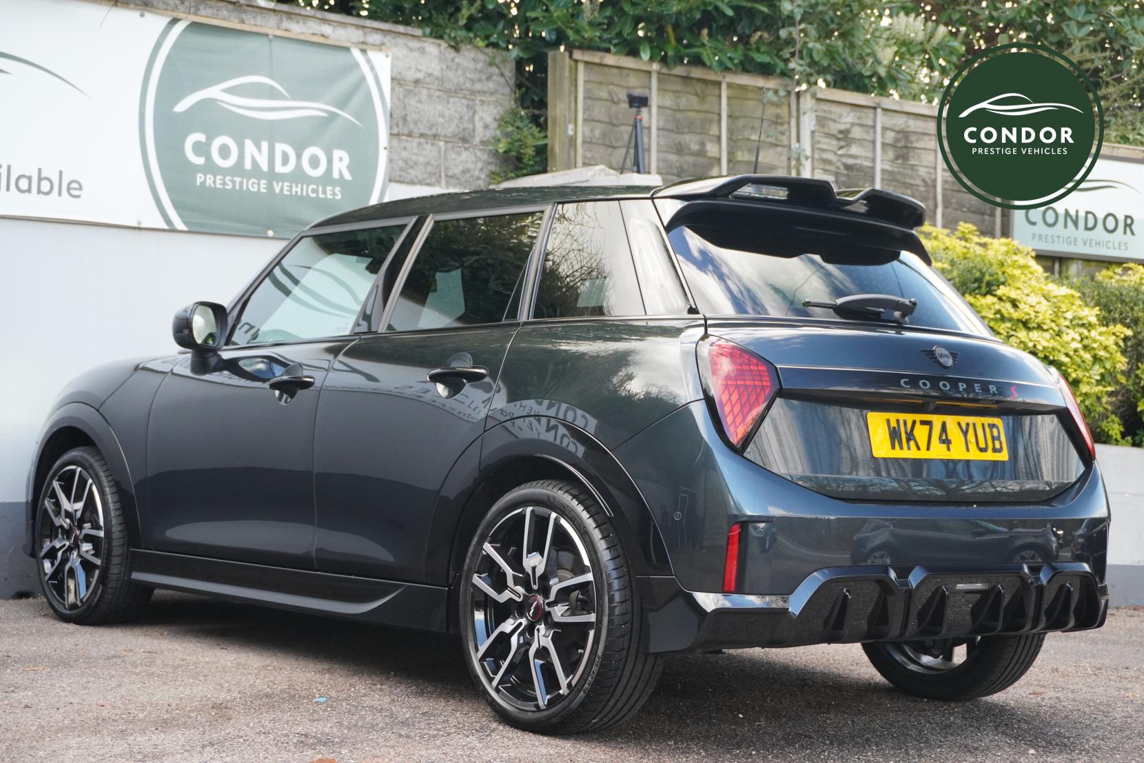 MINI Cooper 2.0S Sport Hatchback 5dr Petrol Steptronic Euro 6 (s/s) (204 ps)