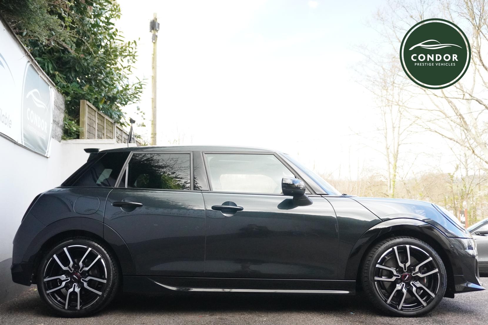 MINI Cooper 2.0S Sport Hatchback 5dr Petrol Steptronic Euro 6 (s/s) (204 ps)