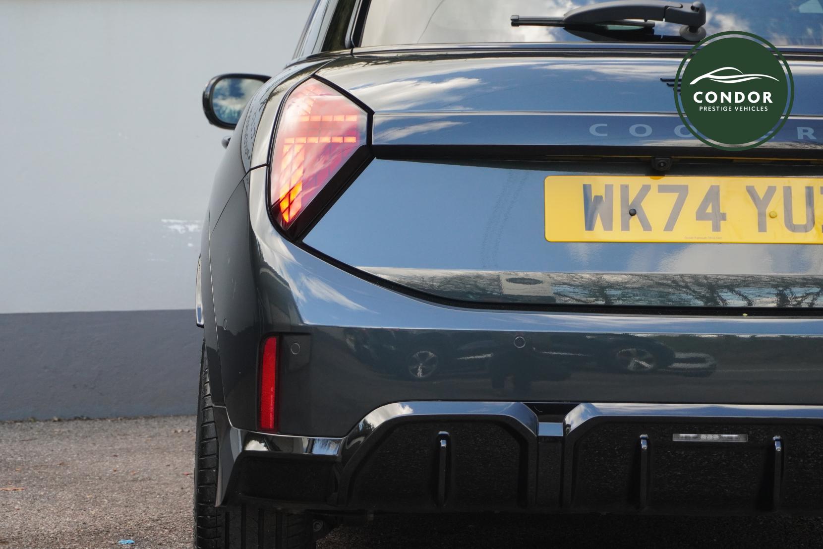 MINI Cooper 2.0S Sport Hatchback 5dr Petrol Steptronic Euro 6 (s/s) (204 ps)